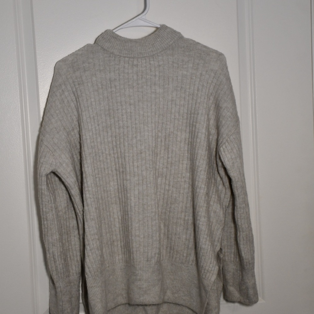 H&M Light Gray Crewneck Sweater